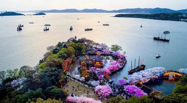 The Plum Garden, Lake Tai, Jiangsu, China